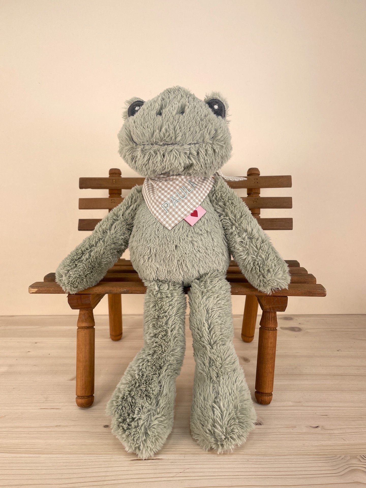 Stofftier Frosch mit Halstuch