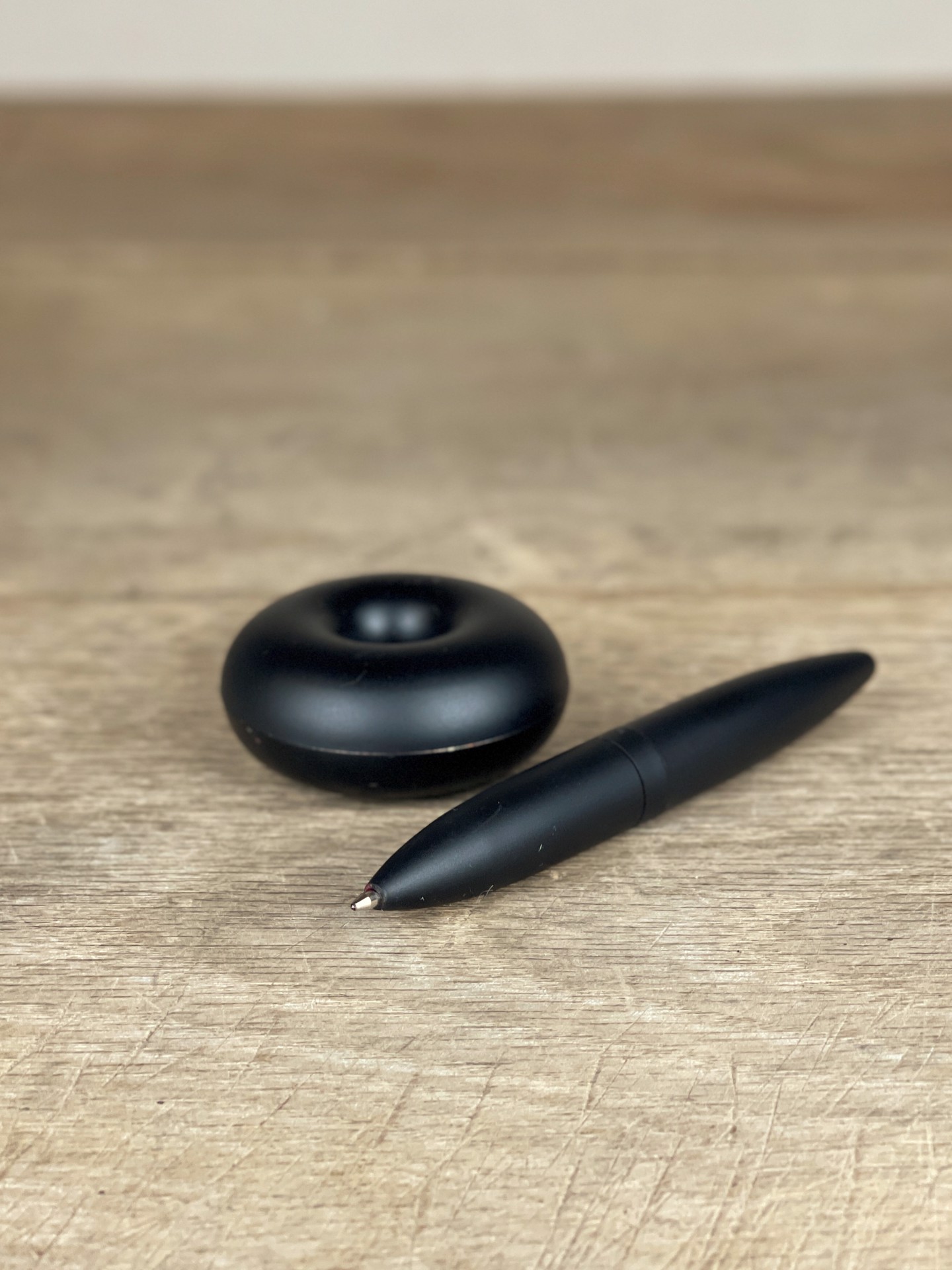 Floating Pen schwarz matt